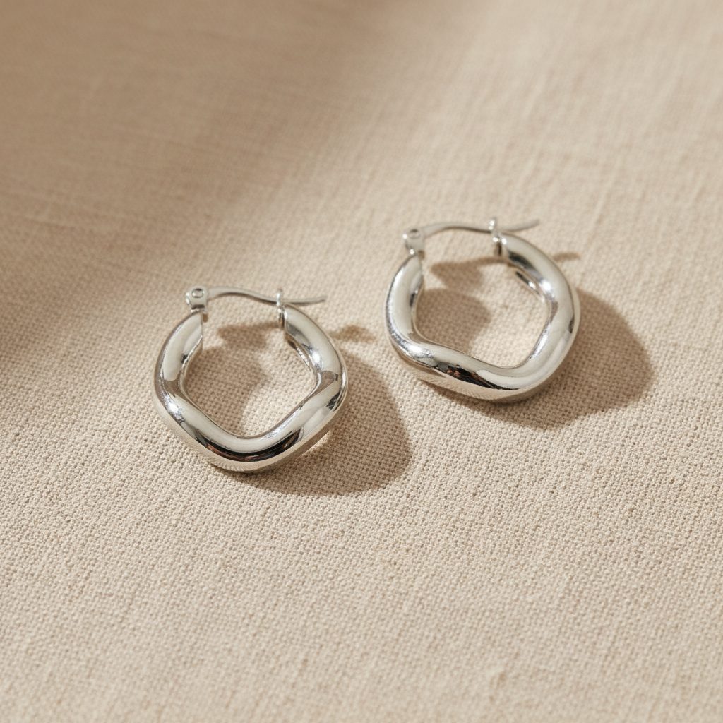 Aretes ARO ORGÁNICO plateado grueso con forma cuadrada orgánica ondulada