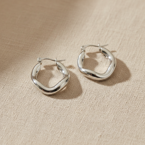 Aretes ARO ORGÁNICO plateado grueso con forma cuadrada orgánica ondulada