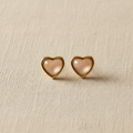 Aretes HEART ROSE tachón dorado en forma de corazón con cuarzo rosa suave