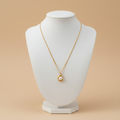 Collar NIDO cadena dorada con dije de perla en montura orgánica