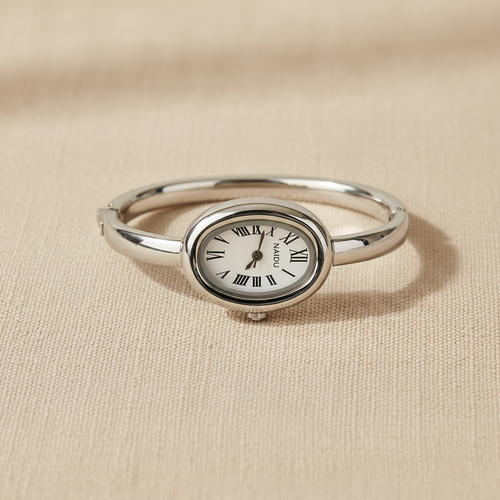 Reloj BANGLE ROMANO plateado con caja ovalada, carátula blanca con números romanos y brazalete bangle